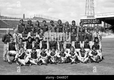 Aston Villa football club équipe 1974 Back row, Sammy Morgan, Neil Rioch, Brian Little, Steve Hunt. 3e rangée, Fred Pedley, Leo Crowther, Fred Turnbull, Keith Leonard, Ray Graydon, Jim Cumbes, Jake Findlay, Frank Carrodus, Bobby McDonald, Alan Little, John Deehan, Frank Upton. 2e rangée, Alun Evans, John Robson, John Gidman, Jimmy Brown, Ian Ross, Ron Saunders, Chico Hamilton, Chris Nichols, Tony Betts, Charlie Aitken, Pat McMahon. Banque D'Images