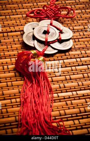 Boao Lot de 50 pièces de monnaie chinoises Feng Shui de 2,5 cm et 5 jeux de pièces I Ching Fortune avec cordes rouges pour la richesse et la chance Boao Lot de 50 pièces de monnaie chinoises Feng Shui de 2,5 cm et 5 jeux de pièces I Ching Fortune avec cordes rouges pour la richesse et la chance