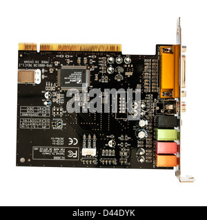 Une carte son composant de l'ordinateur sur un fond blanc Banque D'Images