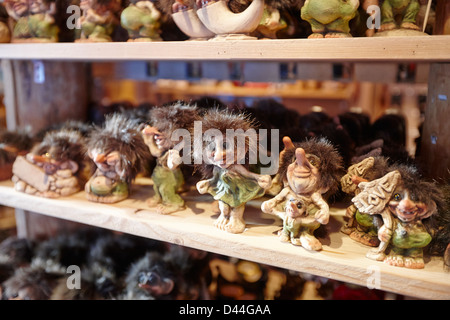 Norwegian trolls de souvenirs à vendre dans un shopTromso cadeaux troms Norvège europe Banque D'Images