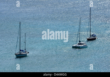 Sailboot amarré à Salt Pond Bay, Virgin Islands National Park, St John, Îles Vierges des États-Unis. Banque D'Images