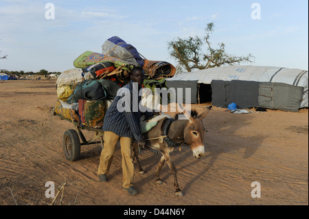 Djibo, BURKINA FASO, la plupart des réfugiés maliens du camp de réfugiés touareg, à Mentao du HCR, ils ont fui en raison de la guerre et de la terreur islamiste Banque D'Images