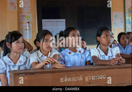 Étudiants cambodgiens en classe, à Banlung, Ratanakiri Banque D'Images