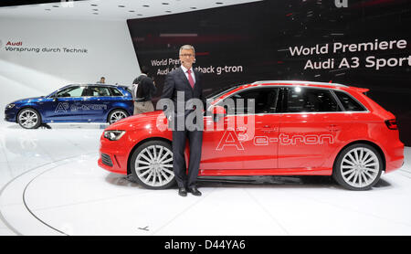 Le président du conseil d'un constructeur automobile Audi, Rupert Stadler, présente la nouvelle Audi A3 Sportback e-tron modèle de voiture au cours de la première journée de la presse au 83th Salon de Genève à Genève, Suisse, 5 mars 2013. Photo : Uli Deck Banque D'Images