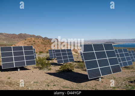 Panneaux solaires Lake Mead NEVADA USA Banque D'Images