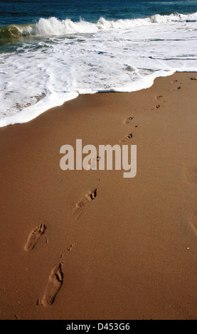 Empreintes de pieds dans le sable, empreintes de pieds dans le sable de plage, de mer pied imprime en sable, empreintes de pieds, empreintes de pieds de l'océan, Banque D'Images