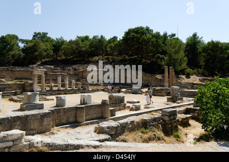 Rhodes. La Grèce. 3ème siècle avant J.-C. Temple dorique ruines, un sanctuaire avec ses autels, un bain public et la place de la fontaine. L'ancienne Kamiros Banque D'Images