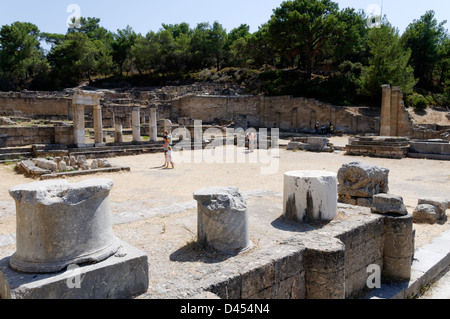 Rhodes. La Grèce. 3ème siècle avant J.-C. Temple dorique ruines, un sanctuaire avec ses autels, un bain public et la place de la fontaine. L'ancienne Kamiros Banque D'Images