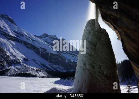 Icecone au lac Oeschinen, Alpes Bernoises, Suisse Banque D'Images