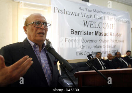 L'ancien gouverneur de Khyber Pakhtunkhwa, avocat Masood Kausar adresses à fonctionner organisé par l'Association du Barreau de la Haute Cour est tenue à haute cour locaux à Peshawar le Mardi, Mars 05, 2013 Credit : Asianet-Pakistan / Alamy Live News Banque D'Images