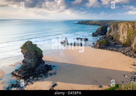 Une vue vers Bedruthan Steps en Cornouailles du Nord. Banque D'Images