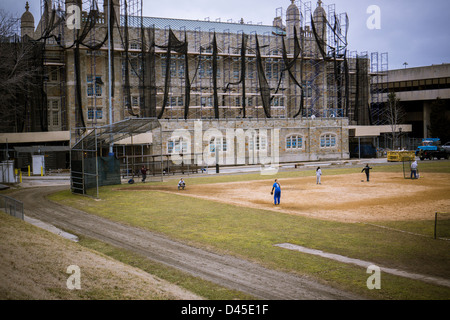 Sur le terrain de baseball sur le campus de Lehman College de la City University de New York dans le Bronx à New York Banque D'Images