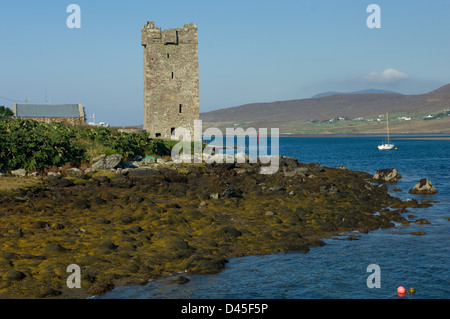 Grace O'Malley's Tower (Château de Kildavnet) une tour du 16ème siècle sur l'île d'Achill, Westport, Comté de Mayo, Irlande Banque D'Images