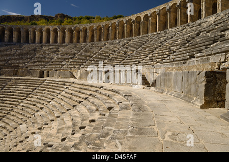 Galerie supérieure incurvée et arches coin à amphithéâtre Romain Aspendos Turquie Banque D'Images