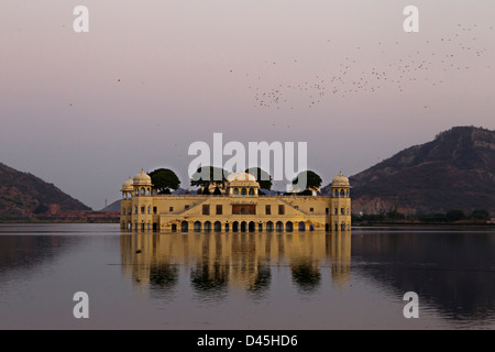 Palais de l'eau (Jal Mahal) dans Man Sagar Lake. Jaipur, Rajasthan Banque D'Images