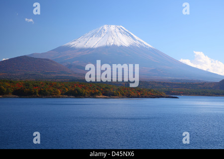 Mt. Fuji et le lac Motosu en automne, Yamanashi, Japon Banque D'Images