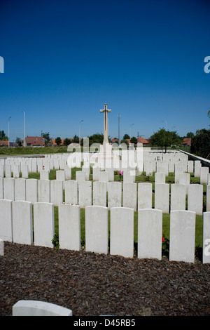 Nouveau cimetière militaire de Brandhoek un cimetière de la Première Guerre mondiale en Flandre, près d'Ypres ou Ieper Banque D'Images