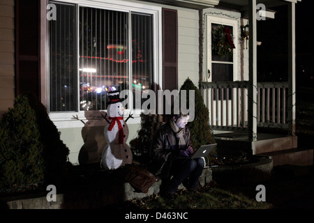 Newton, CT - vendredi 12/14/2012 - les heures qui ont suivi la fusillade de l'école primaire Sandy Hook. Banque D'Images