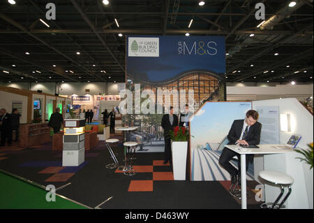 Londres, Royaume-Uni. 5 mars 2013. L'UK Green Building Council stand à la plus grande vitrine des produits de construction durable dans le monde ouverture pour 3 jours à Excel à Londres, au Royaume-Uni. Credit : Malcolm Park Londres événements / Alamy Live News Banque D'Images