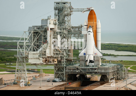 La navette spatiale Atlantis a décollé du Kennedy Space Center, en Floride, pour sa dernière mission STS-135 pour livrer des fournitures et soutenir les opérations de l'équipage à bord de la Station spatiale internationale. Banque D'Images