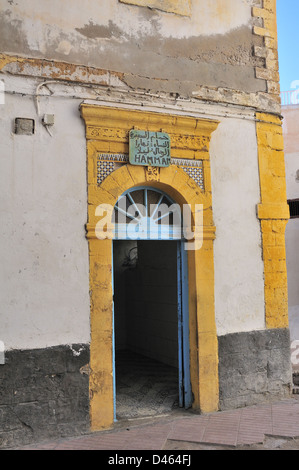 Entrée au hammam ou aux bains turcs à Essaouira, au Maroc, en Afrique du Nord Banque D'Images