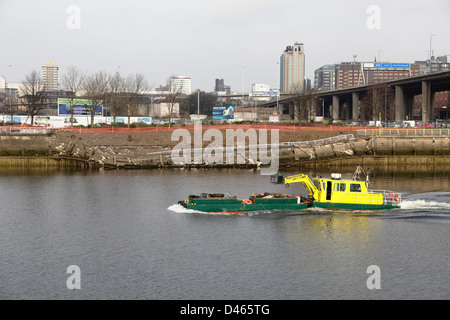 La passerelle de Clyde s'est effondrée à cause de l'érosion sur la rive nord, Anderston Quay, Glasgow, Écosse, Royaume-Uni Banque D'Images