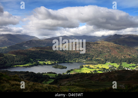 Vue sur le paysage et le Grasmere Langdale Fells du Nab est tombé, cicatrice Parc National de Lake district, comté de Cumbria, Angleterre, Royaume-Uni Banque D'Images