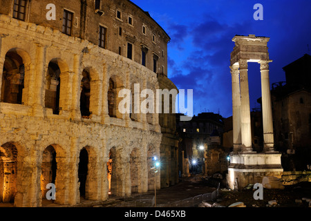 Italie, Rome, théâtre Marcellus et temple d'Apollon Sosianus Banque D'Images