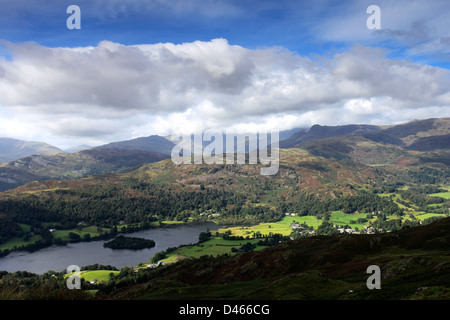 Vue sur le paysage et le Grasmere Langdale Fells du Nab est tombé, cicatrice Parc National de Lake district, comté de Cumbria, Angleterre, Royaume-Uni Banque D'Images