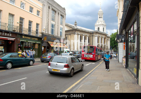 St Alfege Church et de boutiques et restaurants à Greenwich, Londres, Angleterre Banque D'Images