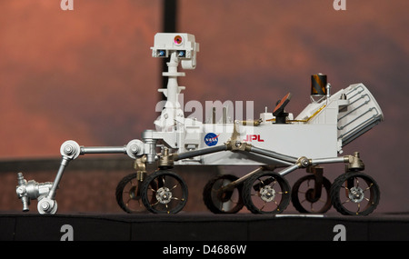 La NASA a donné un briefing sur la mission mars Science Laboratory, en se concentrant sur le rôle du rover Curiosity dans l’exploration de mars. Le briefing a mis en évidence les objectifs de la mission, la technologie et les capacités scientifiques du rover sur la surface martienne. Banque D'Images