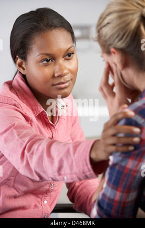 Visites adolescente Bureau du médecin souffrant de dépression Banque D'Images