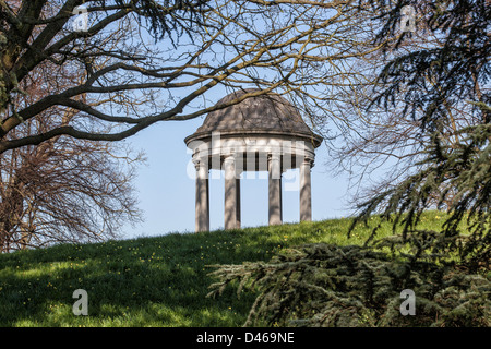 Temple d'Aeolus.Rotonde classée grade II avec huit colonnes toscanes aux jardins botaniques de Kew, Londres, Surrey, Royaume-Uni. Banque D'Images