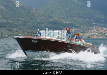 Riva Ariston Bateau à moteur, le lac de Côme, dans le Nord de l'Italie, juillet 2009. Riva Ariston classique Traversée bateau Lac de Côme en Italie. Banque D'Images