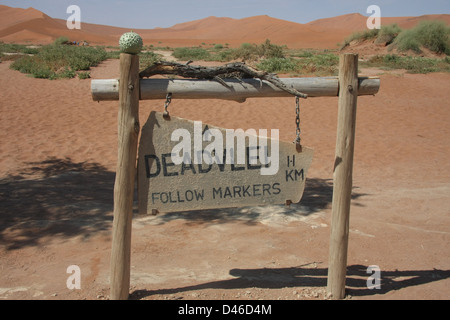 Entrée du Dead Vlei, près de Sossusvlei, Désert du Namib, Namibie, Namib-Naukluft National Park Banque D'Images