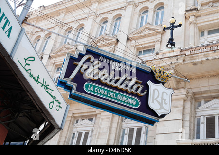 Bar Floridita rendue célèbre par l'écrivain Ernest Hemingway, maintenant un incontournable pour les touristes à La Havane Cuba Banque D'Images