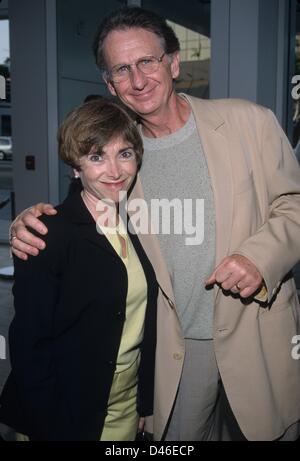 RENE AUBERJONOIS avec femme Judith Helen Mahalyi.Premiere seris finale Deep Space Nine 1999.k15784tr.(Image Crédit : © Tom Rodriguez/Globe Photos/ZUMAPRESS.com) Banque D'Images