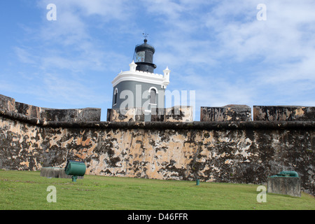 Balustrade de Castillio El Morro et El Morro Lighthouse Banque D'Images