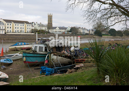 Habitation bateau sur les rives de river Taw à Barnstaple Banque D'Images