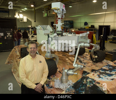 Le flotteur inaugural du Rover Curiosity a eu lieu à joint base Anacostia-Bolling (JBAB), Washington, tandis que l'administrateur de la NASA Jim Green et Paul E. Alers marquaient l'occasion. L'événement commémore le voyage de la mission vers mars et le rôle du rover dans l'exploration de la surface de la planète rouge. Banque D'Images