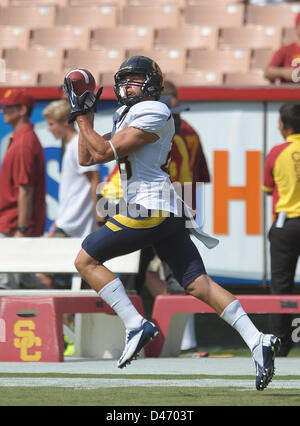 22 septembre 2012 - Los Angeles, CA, États-Unis d'Amérique - le 22 septembre, l'année {} Los Angeles, CA..California Golden Bears de large récepteur (28) Jackson Bouza au cours de la NCAA Football match entre l'USC Trojans et le California Golden Bears au Coliseum de Los Angeles, Californie. La défaite de l'USC Trojans California Golden Bears 27-9..(crédit obligatoire : Jose Marin / MarinMedia / Cal Sport Media) Banque D'Images