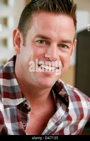 Portrait Of Smiling Man At Home Banque D'Images