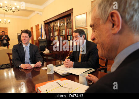 Nicosie, Chypre. 7 mars 2013. Maarten Verwey à partir de la Commission européenne au cours de leur rencontre avec le Président Nicos Anastasiadis et ministre des Finances, Michalis Sarris dans Nicosie capitale. Credit : Yiannis Kourtoglou / Alamy Live News Banque D'Images