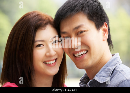Head and shoulders Portrait of Young Couple chinois Banque D'Images
