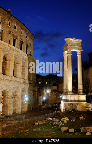 Italie, Rome, théâtre Marcellus et temple d'Apollon Sosianus Banque D'Images