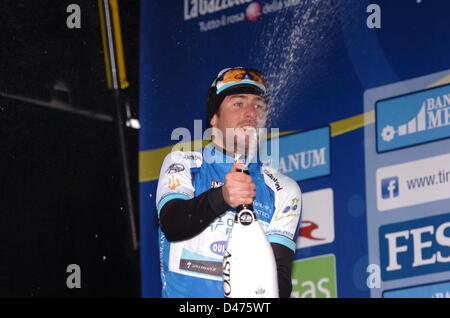 Treviso, Italie. 6 mars 2013. Tirreno Adriatico un océan à l'autre race, l'étape 1. Étapes Omega Pharma-Quick Mark Cavendish célèbre sur le podium. Credit : Action Plus de Sports / Alamy Live News Banque D'Images