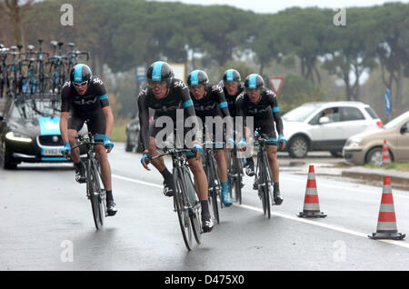 Treviso, Italie. 6 mars 2013. Tirreno Adriatico un océan à l'autre race, l'étape 1. L'équipe Sky pendant la phase d'ouverture. Credit : Action Plus de Sports / Alamy Live News Banque D'Images