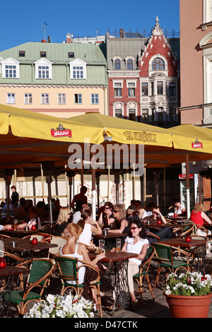 Café et restaurant à Doma Laukums, Place du Dôme, Riga, Lettonie Banque D'Images