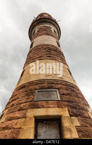 Phare en pierre sur la fin de Roker pier, à l'embouchure de la rivière Wear Sunderland, Tyne and Wear, Royaume-Uni Banque D'Images