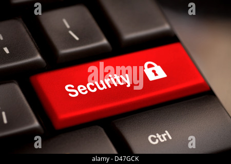 Bouton de sécurité rouge sur le clavier Banque D'Images
